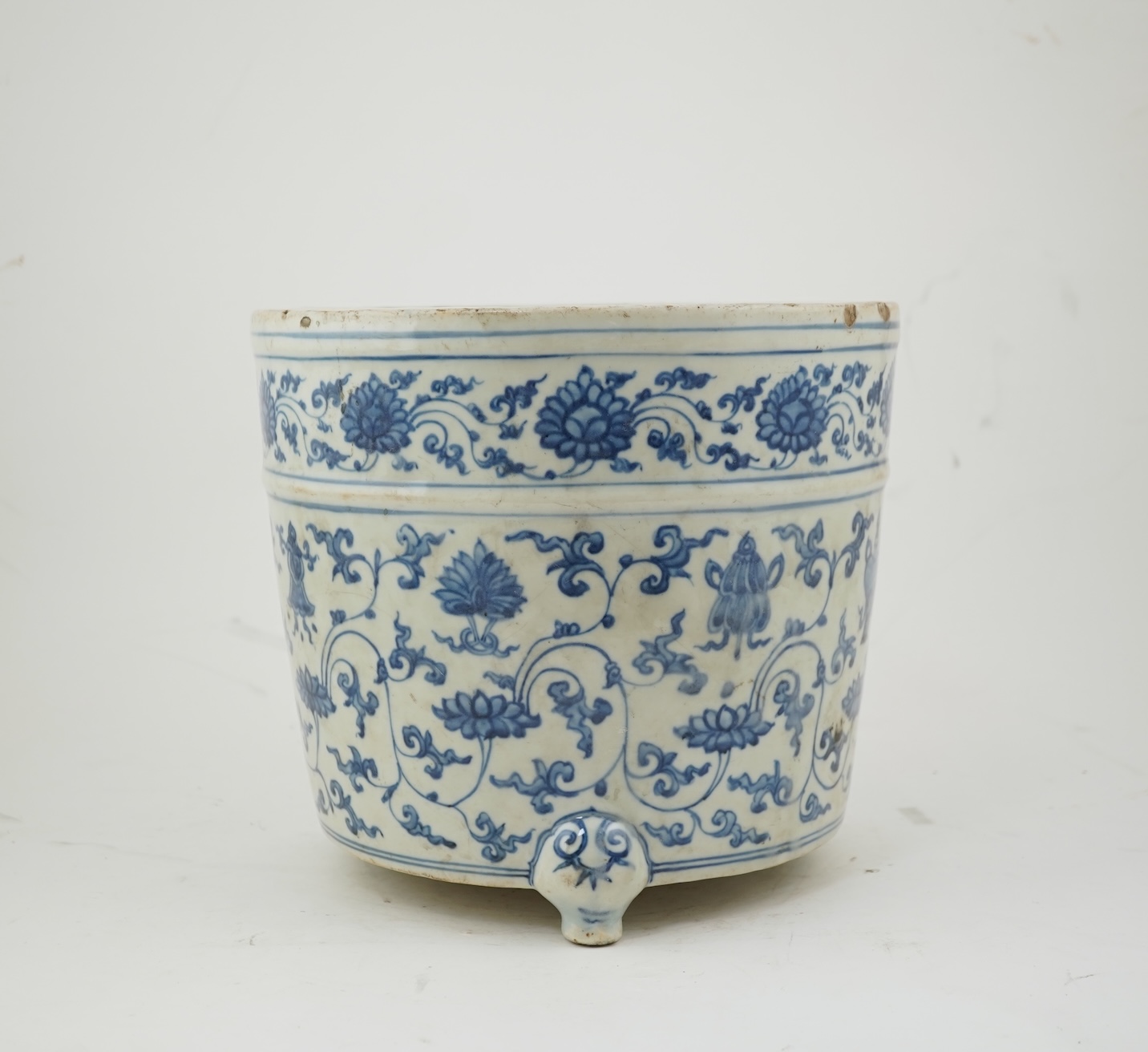 A large Chinese blue and white tripod censer, Ming Dynasty, 16th century